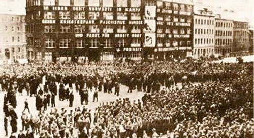 Εκλογές στη Γερμανία 5 Μάρτη 1933. Χιτλερικά στρατεύματα έξω από τα γραφεία του ΚΚ Γερμανίας