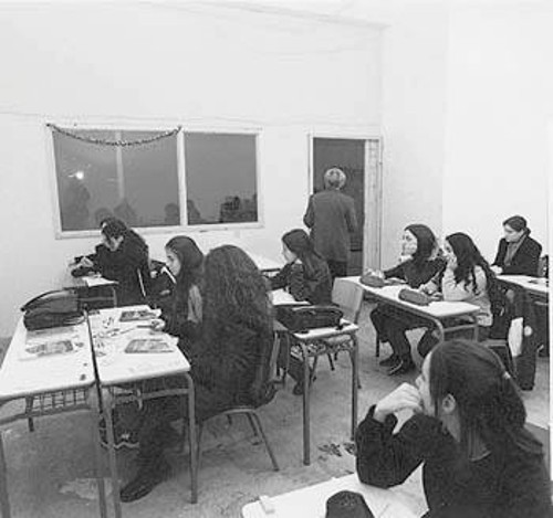 Ράλλειο Γυμνάσιο Λύκειο στον Πειραιά. Ενα δείγμα της στεγαστικής πολιτικής της κυβέρνησης με μαθητές «σαρδέλες»σε αίθουσες κουτιά