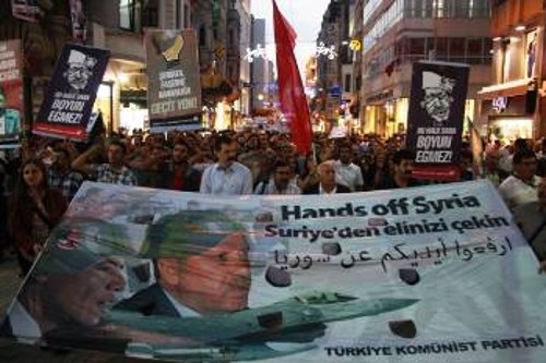 Από πρόσφατη διαδήλωση κατά του πολέμου στη Συρία, που διοργάνωσε το ΚΚ Τουρκίας