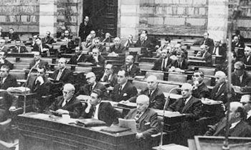 3 του Φλεβάρη 1965. Στιγμιότυπο από τη συνεδρίαση της Βουλής για την πρόταση παραπομπής Καραμανλή