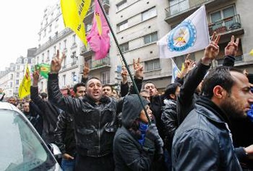 Από τη διαμαρτυρία Κούρδων στο Παρίσι μετά την εκτέλεση των τριών στελεχών του PKK