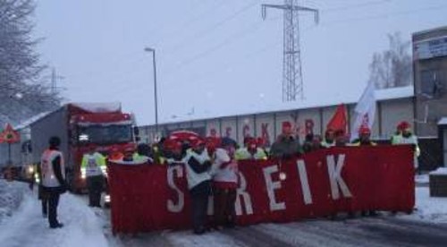 Από την απεργία των εργατών της «Κόκα Κόλα» στη Βαυαρία