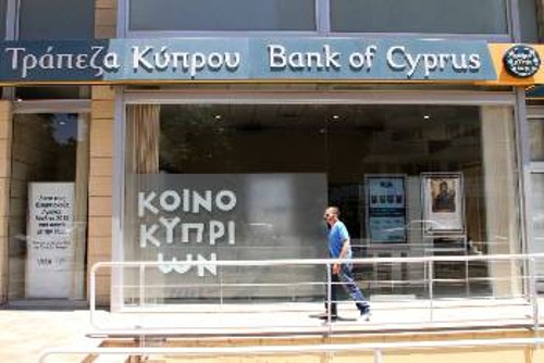 Από την πρώτη ώρα, η κυβέρνηση ανέλαβε ρόλο «ντίλερ» για να καταλήξουν τα υποκαταστήματα των κυπριακών τραπεζών σε ελληνικά χρηματοπιστωτικά ιδρύματα