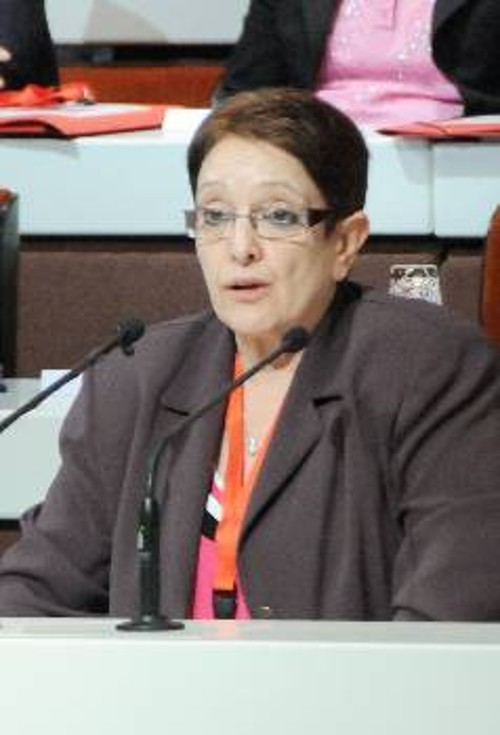 Η Αλέκα Παπαρήγα στο βήμα του 19ου Συνεδρίου