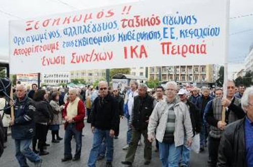 Από τη μαζική πανελλαδική κινητοποίηση των συνταξιούχων στην Αθήνα, στις 19 Απρίλη