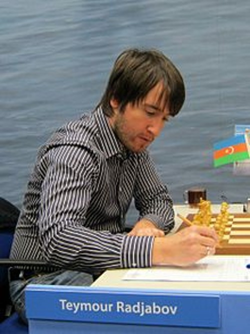 Ο 26 χρονος Αζέρος Τεϊμούρ Ρατζιάμποβ. Κατέχει τον τίτλο του G.M. από 14 χρονών και στην λίστα της FIDE τον Οκτώβρη του 2012 ήταν με ΕΛΟ 2793!