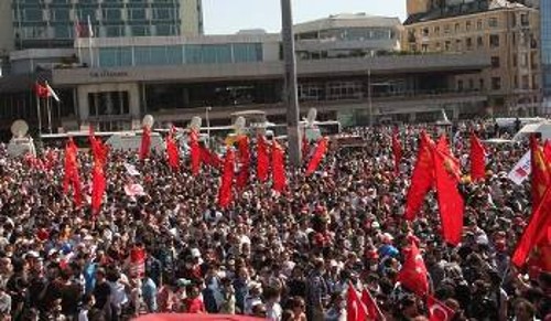 Από μεγάλη κινητοποίηση του ΚΚ Τουρκίας στην Κωνσταντινούπολη