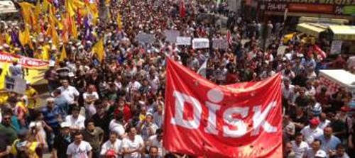 Από τη χτεσινή συγκέντρωση στην Κωνσταντινούπολη με τη συμμετοχή συνδικάτων