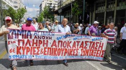 Οι συνταξιούχοι έχουν κάθε λόγο να ξεσηκώνονται, όπως έκαναν προχτές στην Αθήνα