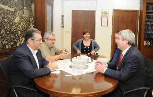 Από φετινή (Ιούνης 2013) επίσκεψη του Προέδρου του ΚΚ Βοημίας - Μοραβίας, Β. Φίλιπ στην έδρα της ΚΕ του ΚΚΕ και την συνάντηση με τον Δ. Κουτσούμπα
