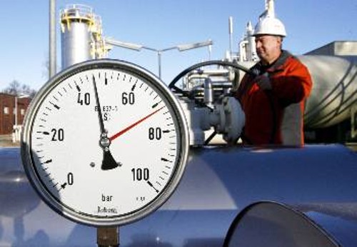 Οι Αζέροι ισχυροποιούν την παρουσία τους στην προμήθεια και διακίνηση αερίου στην Ευρώπη, ανοίγοντας νέα πεδία ανταγωνισμών ανάμεσα στα μονοπώλια της Ενέργειας