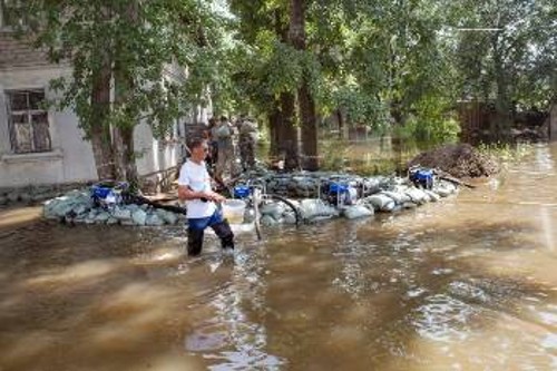 Από τα πλημμυρισμένα σπίτια στις ανατολικές επαρχίες της Ρωσίας