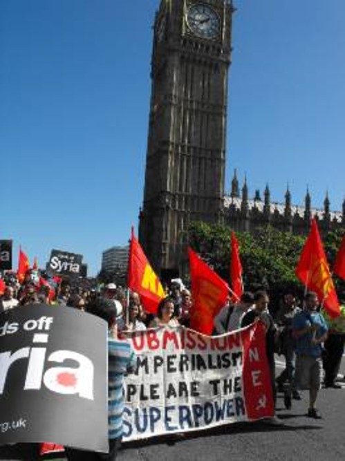 Από τη συμμετοχή μελών και φίλων του ΚΚΕ και της ΚΝΕ στο Λονδίνο στις αντιιμπεριαλιστικές διαδηλώσεις κατά του πολέμου στη Συρία