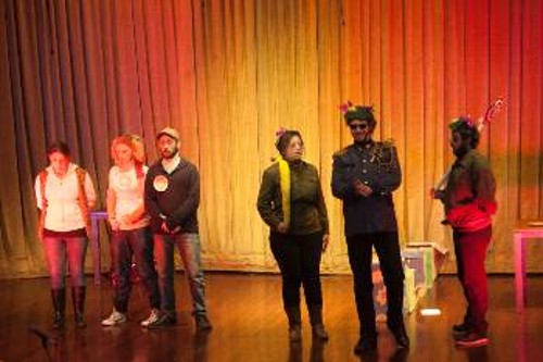 Η θεατρική ομάδα της ΚΝΕ ταξίδεψε τους θεατές στη «Λιχουδοχώρα»