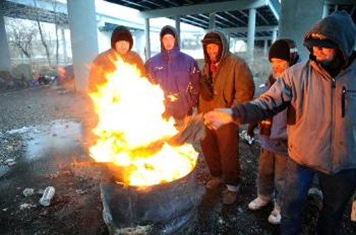 Στο Τένεσι άστεγοι προσπαθούν να επιβιώσουν κάτω απο γέφυρα στους -25 βαθμούς
