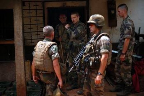 Γάλλοι στρατιώτες της δύναμης «Sangaris» που ήδη επιχειρεί στην Κεντροαφρικανική Δημοκρατία