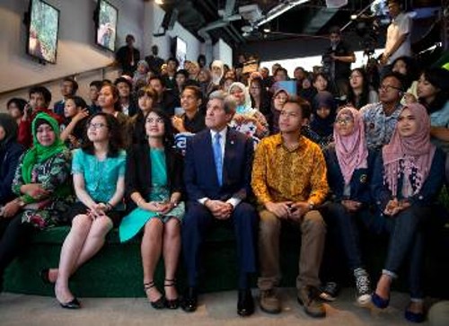 Στην Τζακάρτα (φωτ.) ο Κέρι ανέδειξε ουσιαστικά το ενδιαφέρον των ΗΠΑ για τις εναλλακτικές μορφές ενέργειας