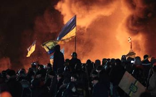 Στις φλόγες βρίσκεται η ουκρανική πρωτεύουσα