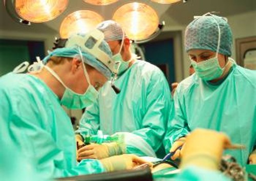 Το χειρουργείο στο «Αττικόν» έχει 14 χειρουργικές αίθουσες με πλήρη εξοπλισμό, όμως, λειτουργούν μόνο οι 6-7, λόγω έλλειψης προσωπικού