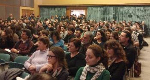 Κατάμεστη η αίθουσα «Ανδρόγεω» στη συγκέντρωση του ΚΚΕ στο Ηράκλειο της Κρήτης