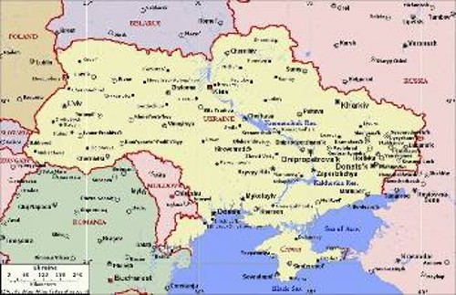 Η Ουκρανία και μόνο από τη θέση στο χάρτη αποδεικνύει γιατί έχει βρεθεί στο στόχαστρο των μονοπωλίων.Διαθέτει τεράστιο δίκτυο ενεργειακών αγωγών από όπου διέρχεται το ρωσικό φυσικό αέριο προς την Ευρώπη και πρόσβαση στην Μαύρη θάλλασα με κομβικά λιμάνια αυτά της Κριμαίας και της Οδησού