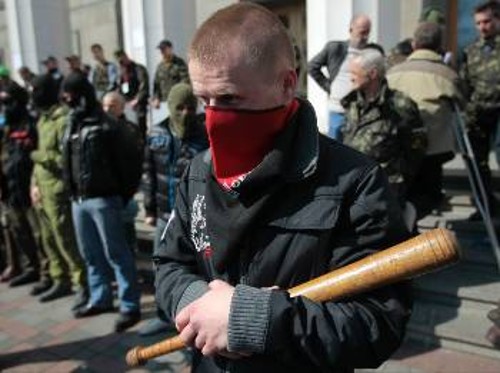 Τα φασισταριά του «Δεξιού Τομέα» στο Κίεβο, χτες