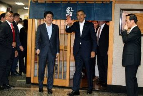 Ομπάμα και Αμπε γευμάτισαν χτες σε πολυτελές εστιατόριο του Τόκιο