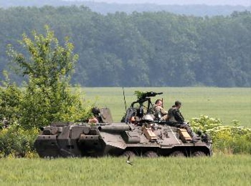 Ουκρανικά άρματα στα περίχωρα του Σλαβιάνσκ