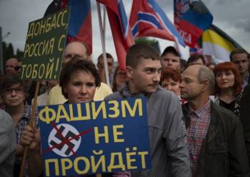 Από χτεσινή κινητοποίηση στο Ντονέτσκ ενάντια στη φασιστική κυβέρνηση του Κιέβου