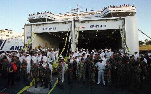 Το «Κρήτη 2» στις 29 Μάη 2002, όταν το κατέλαβαν δυνάμεις του Λιμενικού για να εμποδίσουν τους ναυτεργάτες να απεργήσουν