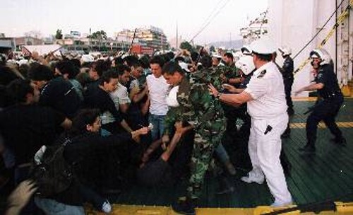 Από την απεργία στις 29 του Μάη 2002, όπου τα ανθρωποειδή του Κολλιτσόπουλου «άνοιγαν» κεφάλια