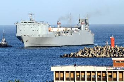Το αμερικανικό πλοίο «CAPE RAY» όπου επιχειρείται εξουδετέρωση χημικών στα ανοιχτά της Κρήτης