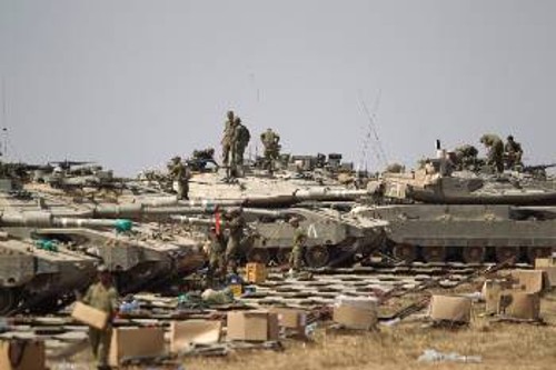 Δεκάδες ισραηλινά άρματα μάχης βρίσκονται ήδη από χτες σε απόσταση αναπνοής από τη Λωρίδα της Γάζας...