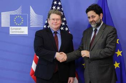 Διαπραγματευτές της ΕΕ και των ΗΠΑ για τη Διατλαντική Συμφωνία Εμπορίου και Επενδύσεων (ΤΤΙΡ)