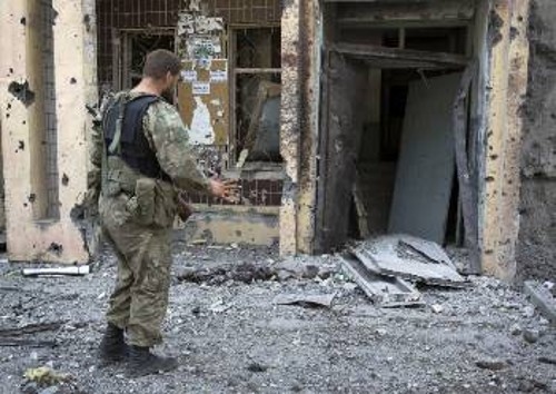 Ο αριθμός των νεκρών από την επίθεση του ουκρανικού στρατού στην ανατολή καθημερινά αυξάνεται