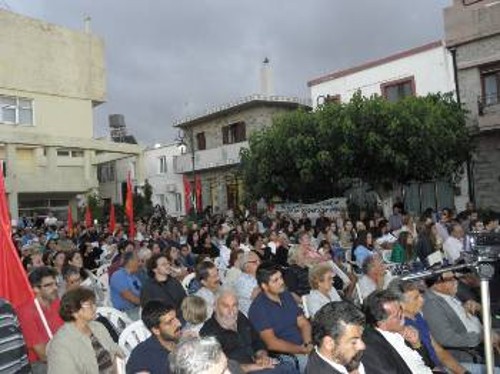 Κατάμεστη η κεντρική πλατεία του χωριού σε προφεστιβαλική εκδήλωση της ΚΝΕ