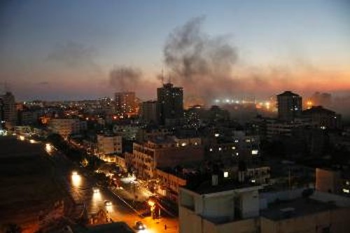 Ως την Κυριακή συνεχίζονταν οι βομβαρδισμοί στη Γάζα μέχρι τη νέα 3ήμερη εκεχειρία που συμφωνήθηκε τα μεσάνυχτα της Κυριακής