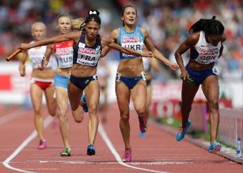 Μια από τις καλύτερες κούρσες στην ιστορία των 4Χ400 έκανε η Γαλλίδα Γκουί που χάρισε το χρυσό στη χώρα της