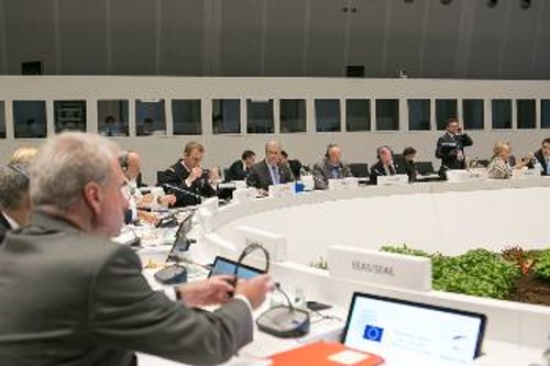Λίγες μέρες μετά από τη Σύνοδο Κορυφής του ΝΑΤΟ, και η ΕΕ συζήτησε για την «ενίσχυση των στρατιωτικών δυνατοτήτων» της, σηματοδοτώντας την ένταση της επιθετικότητας των λυκοσυμμαχιών του κεφαλαίου