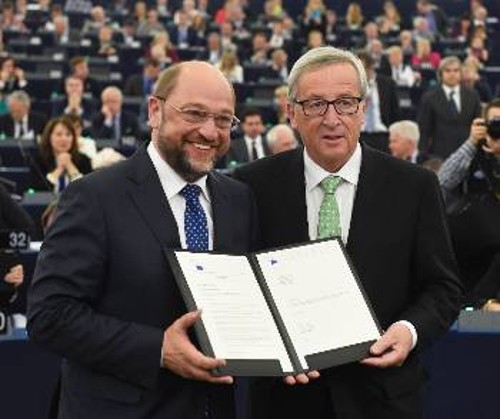Ο σοσιαλδημοκράτης Μ. Σουλτς και ο Ζ. Κ. Γιούνκερ του ΕΛΚ, αμφότεροι αρχικά υποψήφιοι για την προεδρία της Κομισιόν, μετά τα ενδοαστικά κομπρεμί στην ΕΕ ανέλαβαν την προεδρία του Ευρωκοινοβουλίου και της Κομισιόν αντίστοιχα