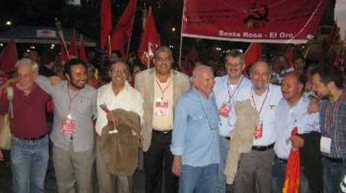 Η αντιπροσωπεία του Κόμματος με συντρόφους από το ΚΚ Τουρκίας, το βραζιλιάνικο ΚΚ, το ΚΚ Μεξικού, το ΚΚ Λαών Ισπανίας και το ΚΚ Παλαιστίνης