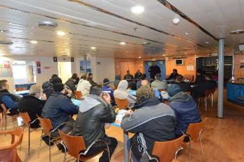 Από προεκλογική σύσκεψη της Οργάνωσης Ναυτεργατών του ΚΚΕ με πληρώματα της ΝΕΛ