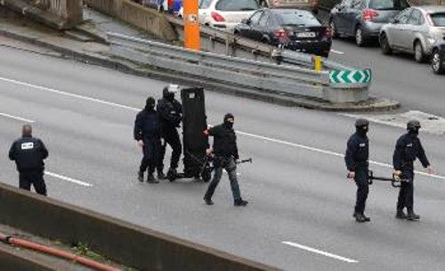 Μεγάλη στρατιωτική επιχείρηση έγινε χτες στο Παρίσι για την καταδίωξη των δολοφόνων της επίθεσης στο γαλλικό σατιρικό περιοδικό