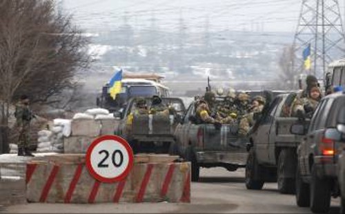 Μετακίνηση ουκρανικών στρατιωτικών δυνάμεων στη Μαριούπολη