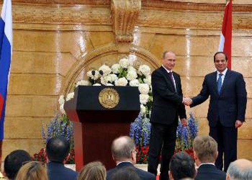 Από τη συνάντηση Πούτιν και Σίσι στο Προεδρικό Μέγαρο στο Κάιρο