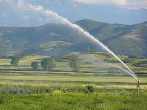 Στα πολλά χαράτσια, προστίθεται ένα ακόμα στις πλάτες των αγροτών, αυτήν τη φορά για τη χρήση του νερού άρδευσης