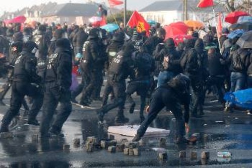 Χιλιάδες αστυνομικοί αναπτύχθηκαν χτες κατά των διαδηλωτών στη Φραγκφούρτη