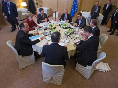 Με τον Φρ. Ολάντ και την Α. Μέρκελ αναμένεται να συναντηθεί ο Αλ. Τσίπρας στο περιθώριο της Συνόδου Κορυφής της ΕΕ στη Ρίγα (φωτ. από την «επταμερή συνάντηση» στη Σύνοδο Κορυφής του Μάρτη)