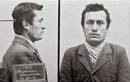 Ο Μπενίτο Μουσουλίνι κρατούμενος από την ελβετική αστυνομία το 1903 την περίδο που ήταν σοσιαλδημοκράτης