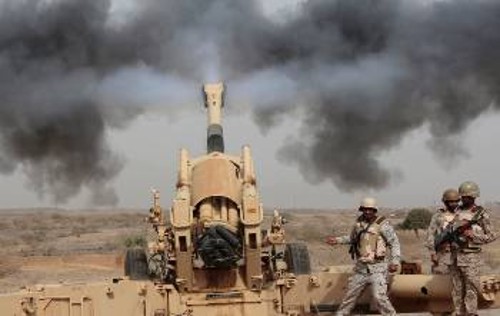 Το πυροβολικό της Σαουδικής Αραβίας σε δράση στα σύνορα με την Υεμένη